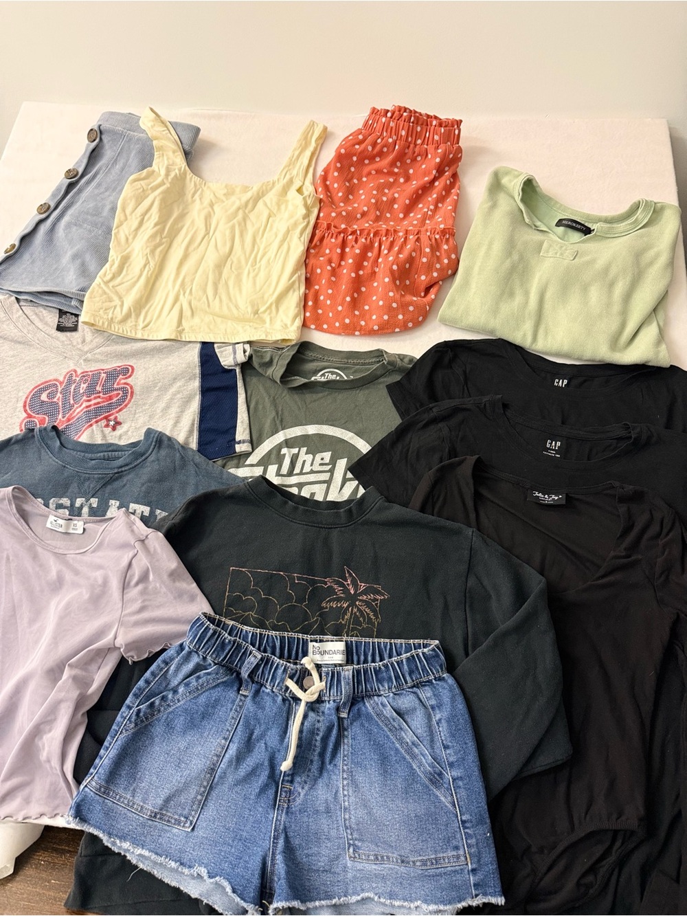 Women’s Clothing Lot Bundle Small/Medium Toos Shrts Skirts Gap Hollister 12 Pc - Picture 4 of 12